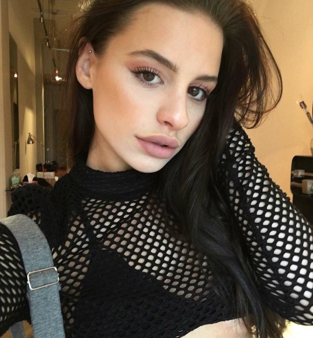 Надежда привлекальеная девушка из Амвросиевки цена от 3000 руб