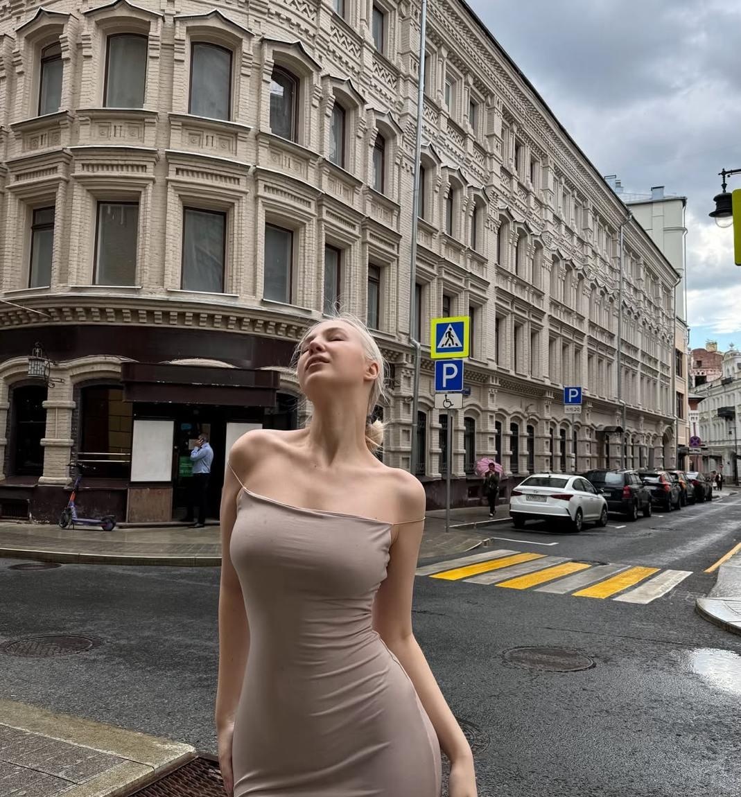 Алёнка привлекальеная девушка из Амвросиевки цена от 5000 руб