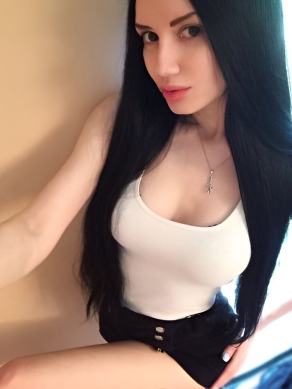 Зоя привлекательная девушка из Амвросиевки цена от 2500 руб