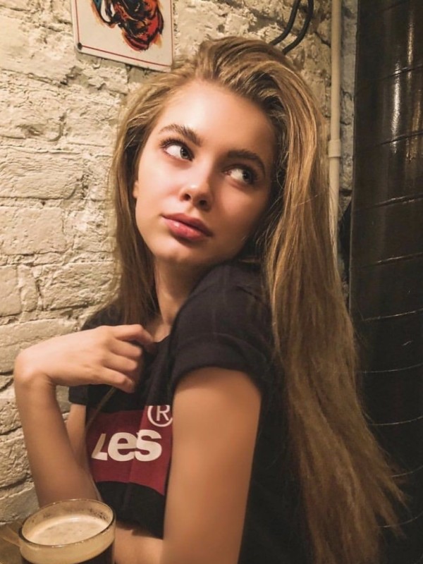 Оля привлекательная девушка из Амвросиевки цена от 3000 руб