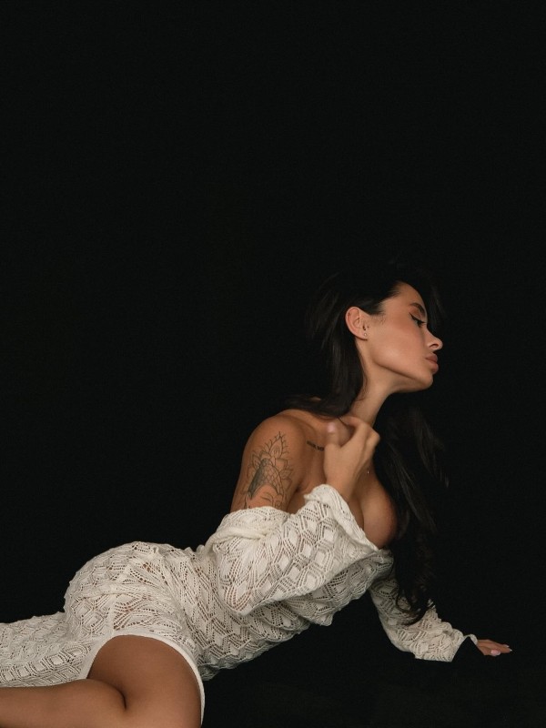 Надюша привлекательная девушка из Амвросиевки цена от 8000 руб