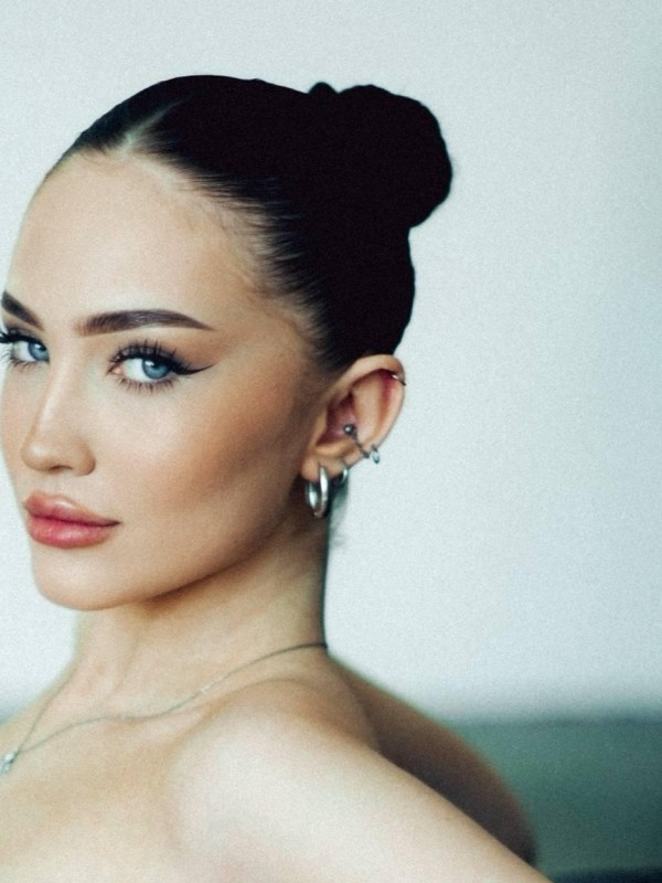 Светик привлекательная девушка из Амвросиевки цена от 6000 руб